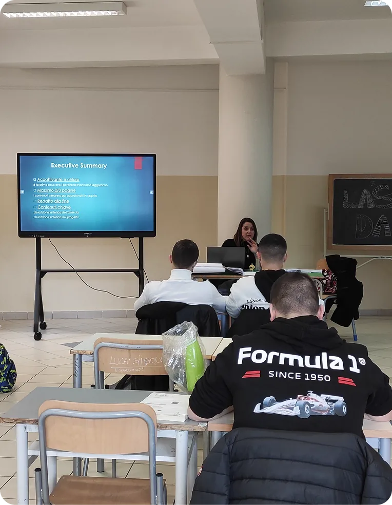 Studenti dell’IIS Marchitelli durante un laboratorio sul business plan del progetto Animando il Territorio